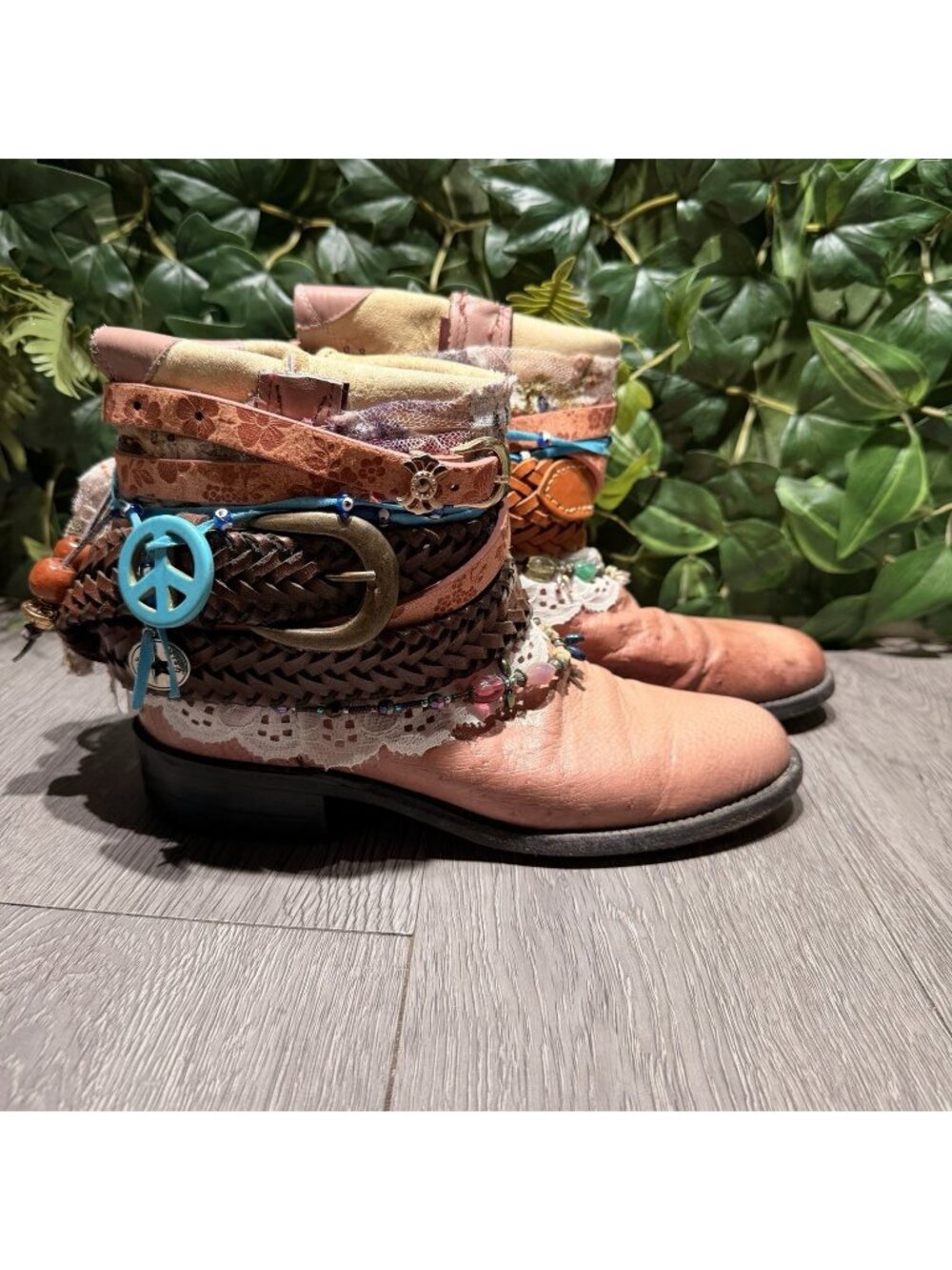 Justin Boots Women’s 7.5 B  Upcycled Cowboy Booties Ostrich Leather Boho Western